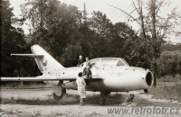Mig 15 jako hračka dětem
