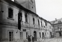 Holická radnice vypálená během květnového povstání 1945