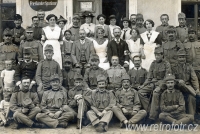 Společné foto v lazaretu roku 1915