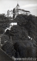 Rozdílné pohledy na hrad Pernštejn