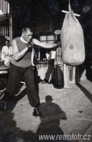 Trénující boxer