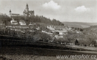 Hrad Bouzov s podhradím
