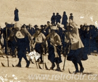 Ženy lyžařky závodí