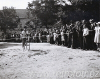 Cyklistický závod v Kostelci