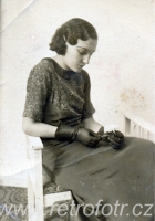 Žena s květinou