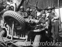 Američané s jeepem Willys