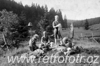 Skauti u ohniště