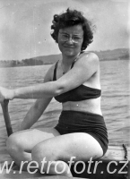 Žena s pádlem
