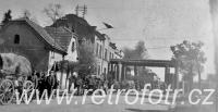 Hlinskem ustupující Wehrmacht s povozy