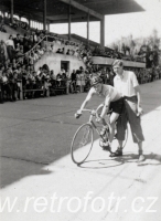 Závodní cyklista v Pardubicích