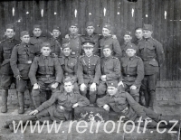 Mazáci a mladí vojáci